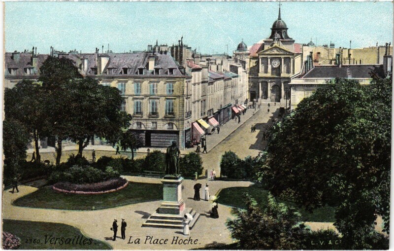 Carte postale ancienne Versailles La Place Hoche à Versailles