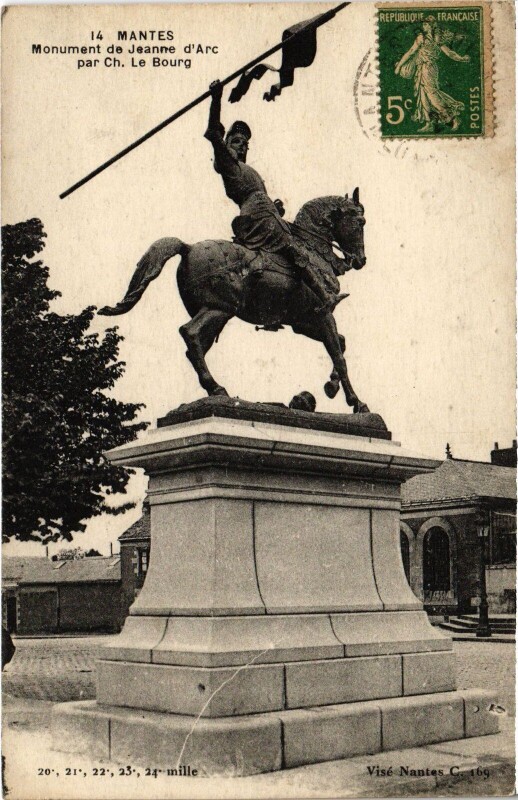 Carte postale ancienne Mantes-la-Jolie Monument de Jeanne d'Arc à Mantes-la-Jolie
