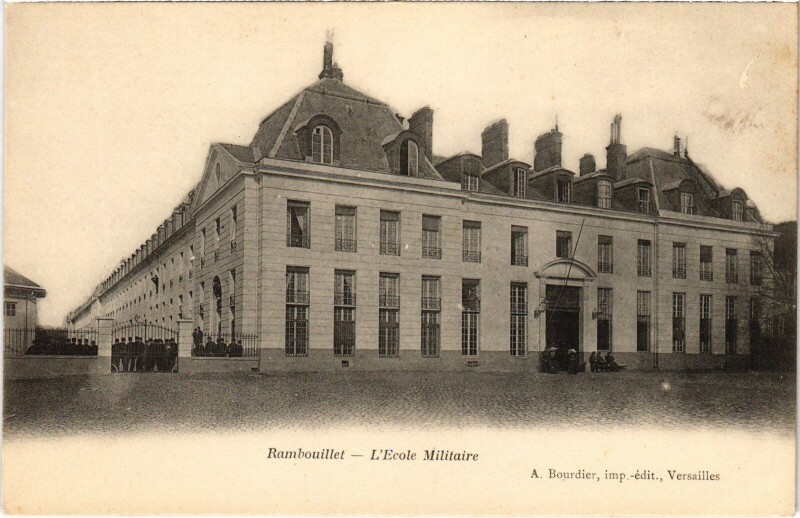 Carte postale ancienne Rambouillet Ecole Militaire à Rambouillet