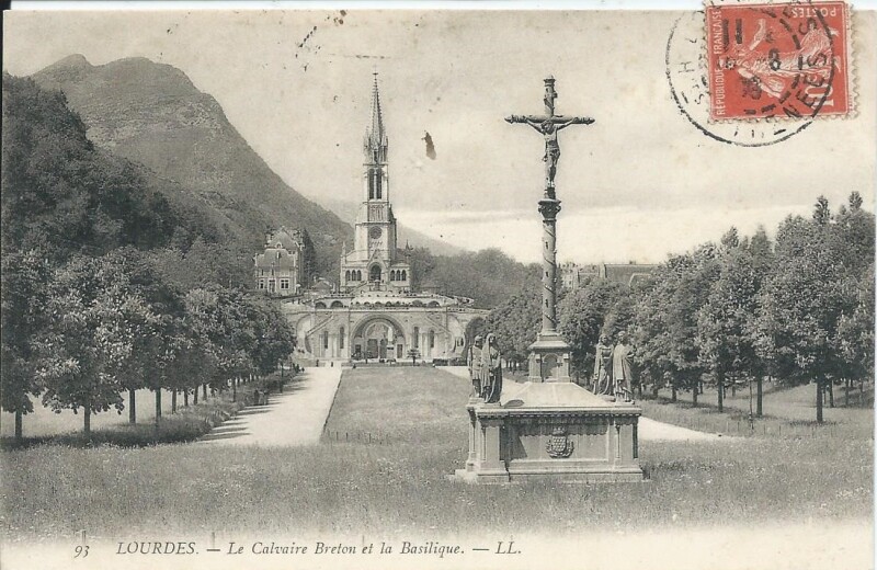 Carte postale ancienne Le Calvaire Breton et la Basilique à Lourdes