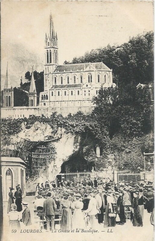 Carte postale ancienne La Grotte et la Basilique à Lourdes
