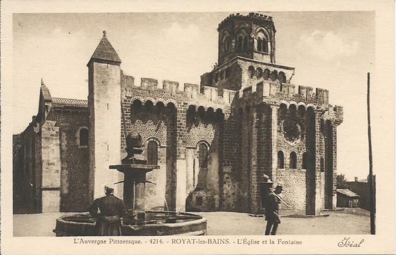 Carte postale ancienne L'Eglise et la Fontaine à Royat