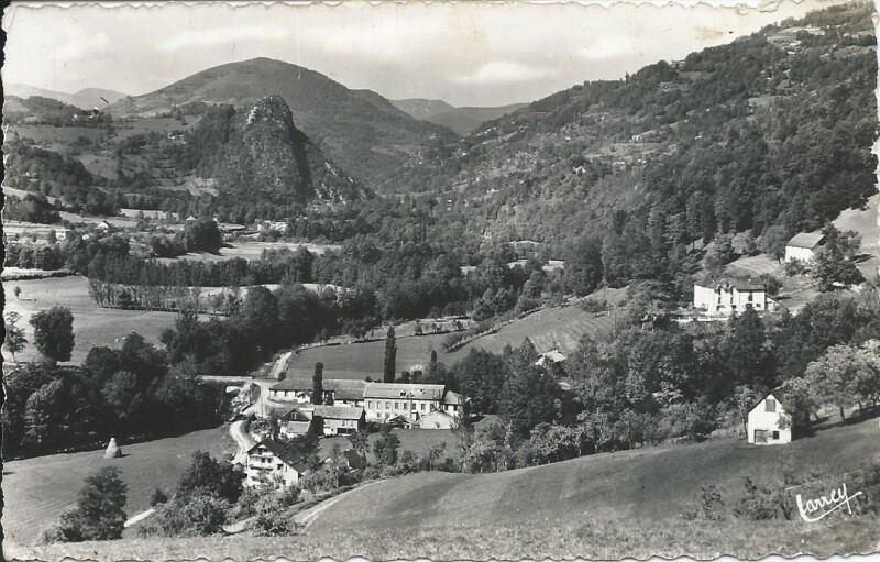 Carte postale ancienne Vallée de l'Arac, vers Saint-Girons - Le Pont de Massat à Massat