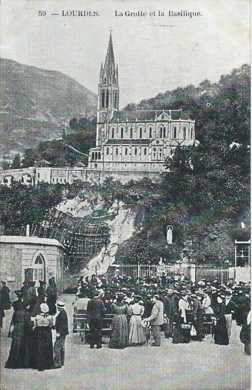 Carte postale ancienne La Grotte et la Basilique à Lourdes