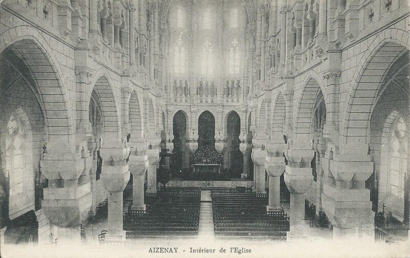 Carte postale ancienne Intérieur de l'Eglise à Aizenay