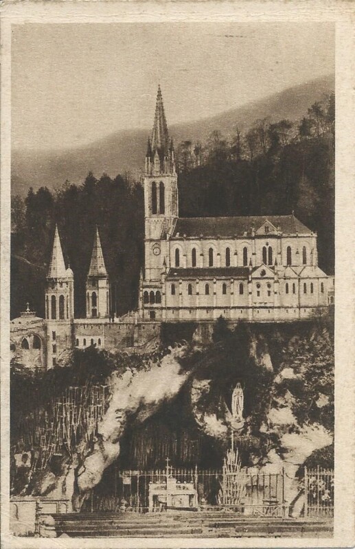 Carte postale ancienne La Grotte et la Basilique à Lourdes