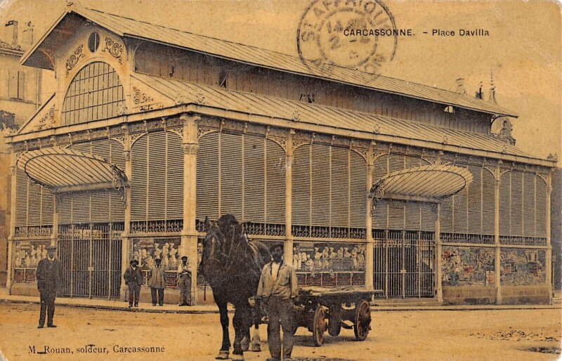 Carte postale ancienne Carcassonne - Place Davilla - Attelage à Carcassonne