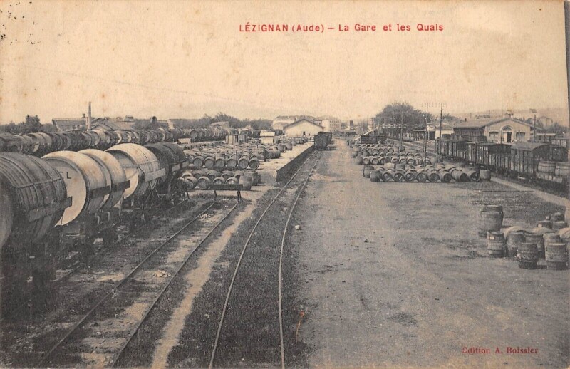 Carte postale ancienne Lezignan - La Gare Et Les Quais - Train