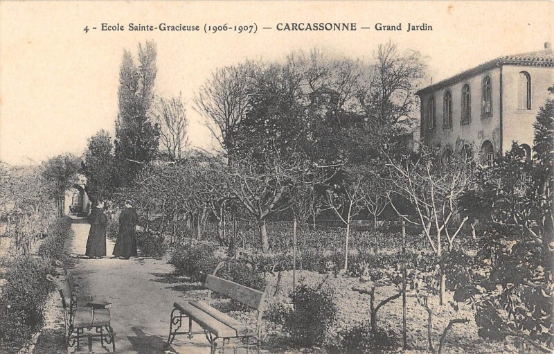 Carte postale ancienne Carcassonne - Ecole Sainte Gracieuse - Grand Jardin à Carcassonne