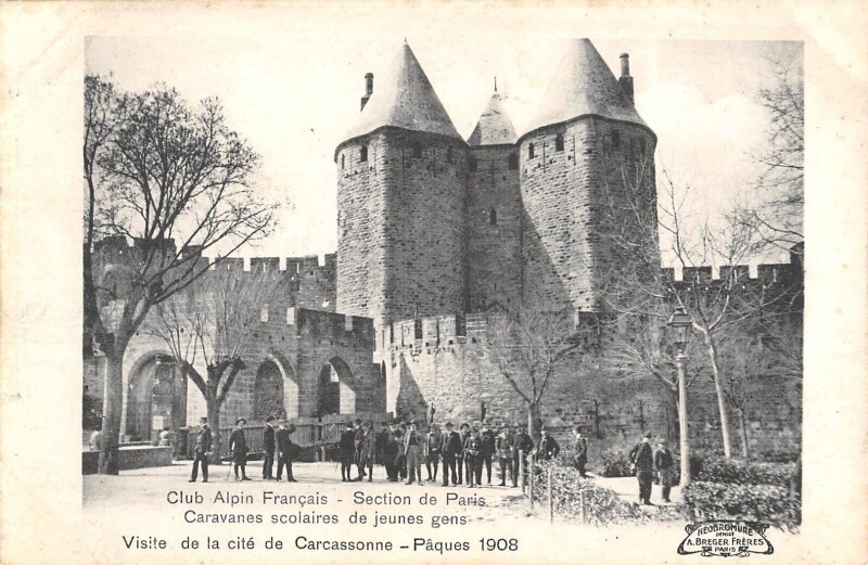 Carte postale ancienne Carcassonne - Club Alpin Francais - Section Paris - Caravanes Scolaires D à Carcassonne