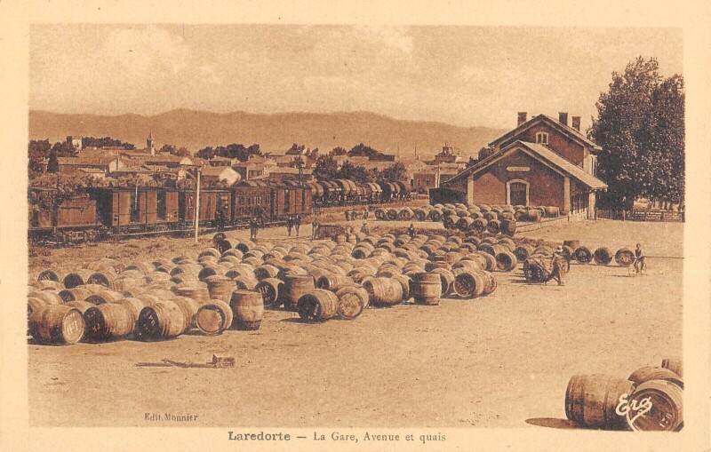 Carte postale ancienne Laredorte - La Gare - Avenue Et Quais - cpa rare - Train