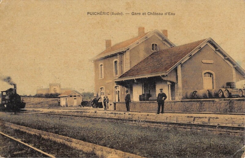 Carte postale ancienne Puicheric - Gare Et Chateau D'Eau - Train En Gare