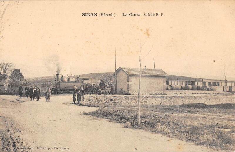 Carte postale ancienne Siran - La Gare - Train En Gare à Siran