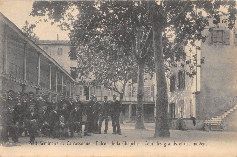 Carte postale ancienne Carcassonne - Petit Seminaire De Carcassonne - Cour Des Grands Et Des Moy à Carcassonne