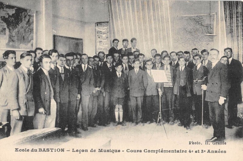 Carte postale ancienne Carcassonne - Ecole Du Bastion - Lecon De Musique - Cours Complementaire à Carcassonne