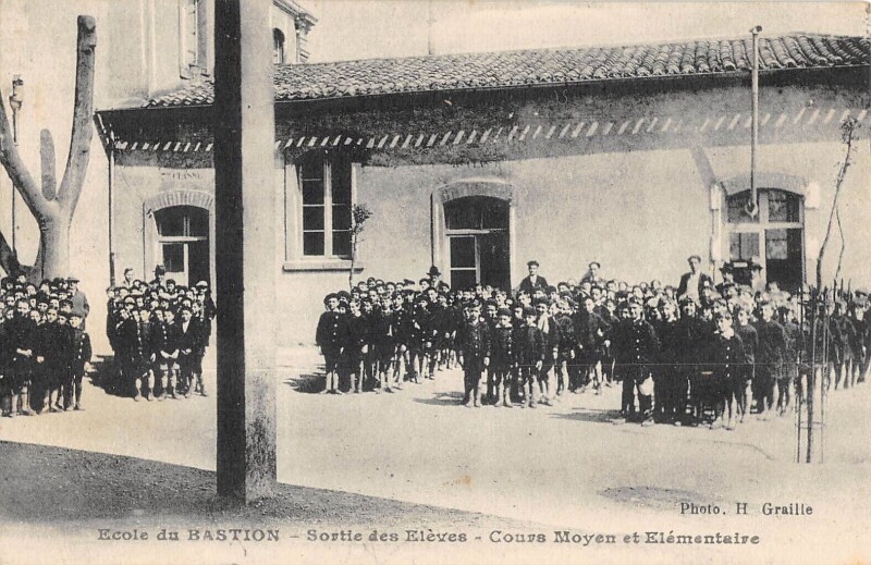 Carte postale ancienne Carcassonne - Ecole Du Bastion - Cours Moyen Et Elementaire à Carcassonne