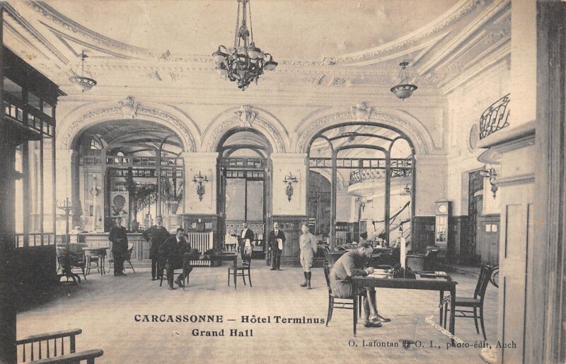 Carte postale ancienne Carcassonne - Hotel Terminus - Grand Hall à Carcassonne