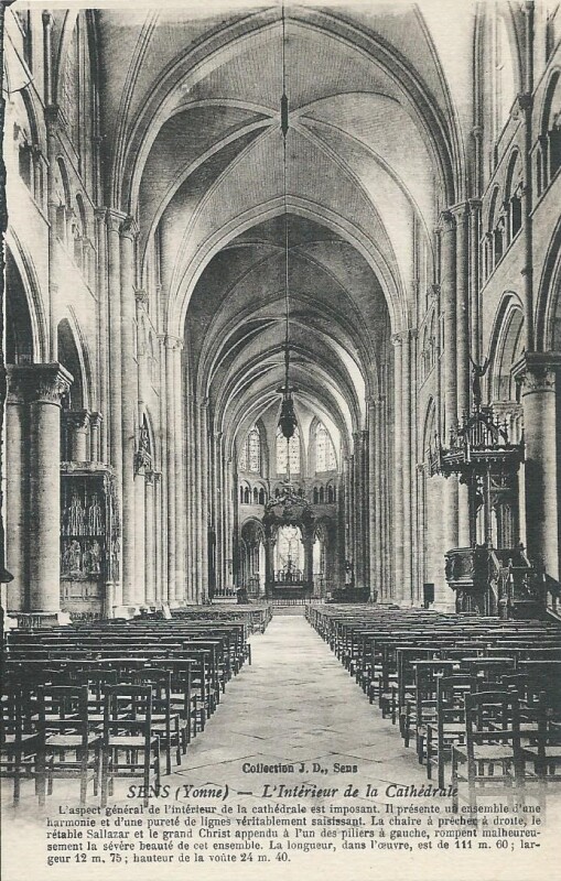 Carte postale ancienne L'Intérieur de la Cathédrale à Sens