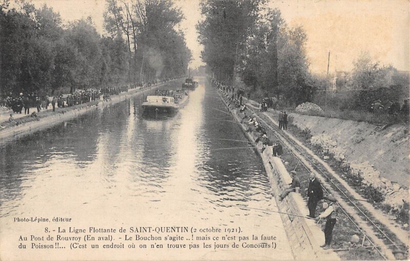 Carte postale ancienne La Ligne Flottante A Saint Quentin - Au Pont De Rouvroy - Le Bouchon S'Ag à Rouvroy