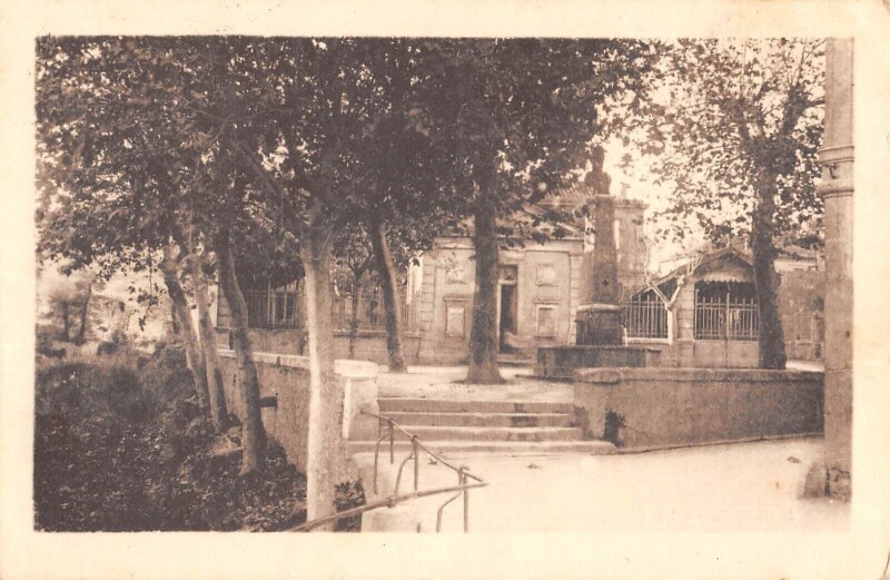 Carte postale ancienne Mailhac - La Place - cliché rare à Mailhac