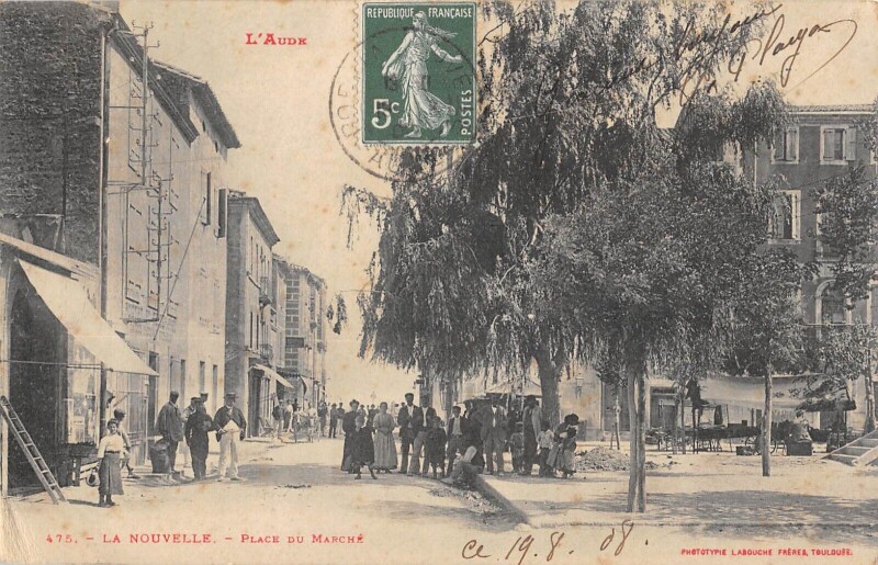 Carte postale ancienne La Nouvelle - Place Du Marche - cliché rare