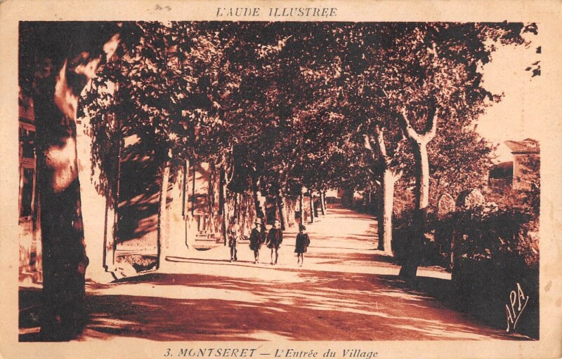 Carte postale ancienne Montserret - L'Entree Du Village
