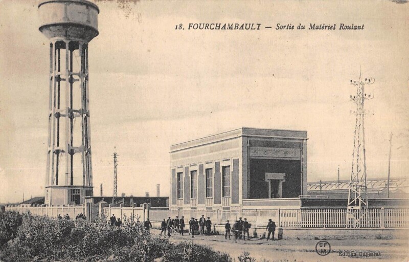 Carte postale ancienne Fourchambault - Sortie Du Materiel Roulant à Fourchambault