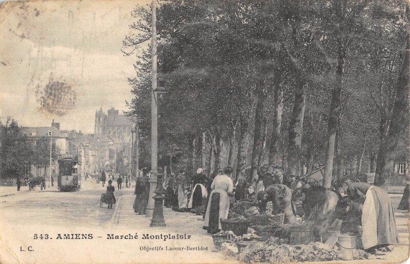 Carte postale ancienne Amiens - Marche Montplaisir à Amiens