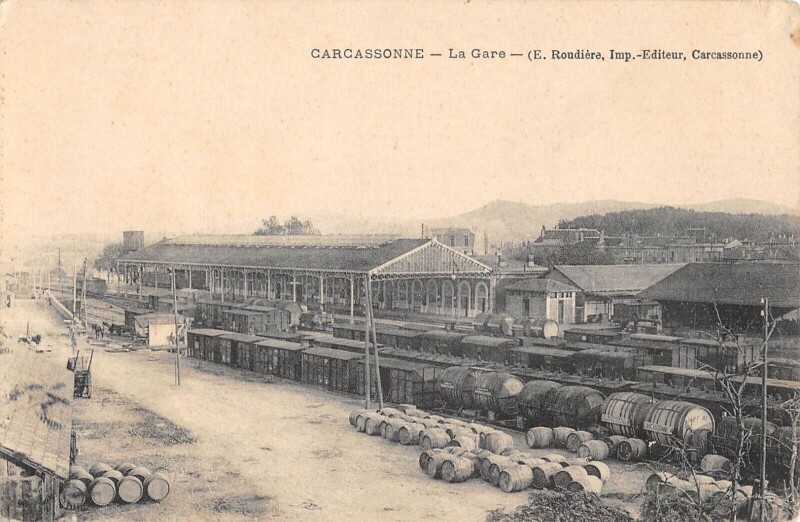 Carte postale ancienne Carcassonne - La Gare - Train à Carcassonne