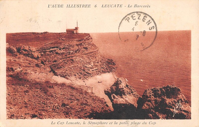 Carte postale ancienne Leucate - Le Barcares - Le Cap Leucate - Le Semaphore Et La Petite Plage à Leucate