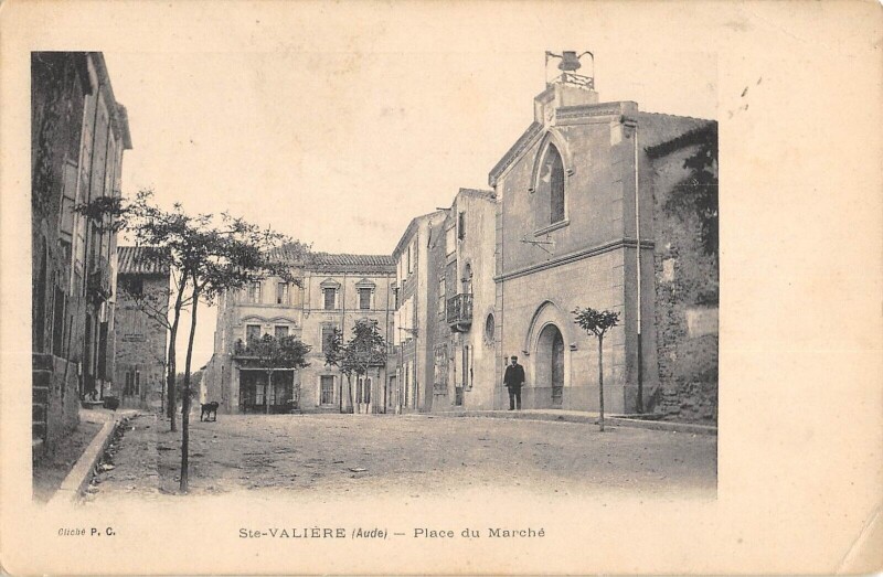 Carte postale ancienne Sainte Valiere - Place Du Marche