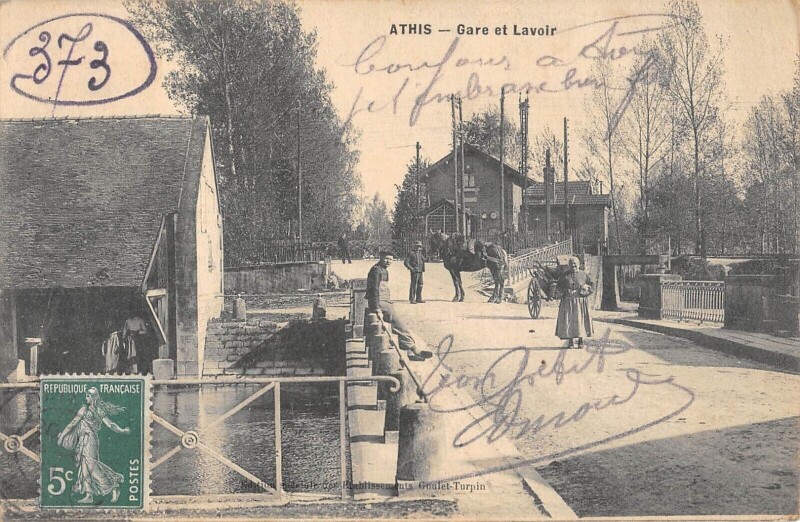 Carte postale ancienne Athis - Gare Et Lavoir à Athis