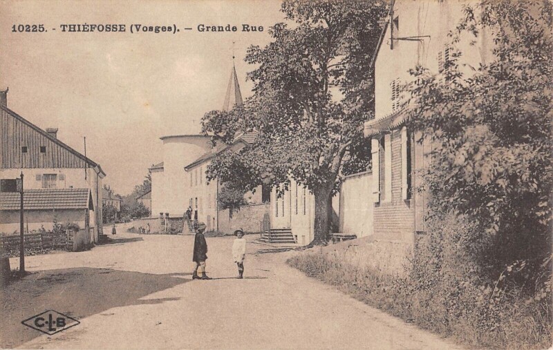 Carte postale ancienne Thiefosse - Grande Rue à Grand