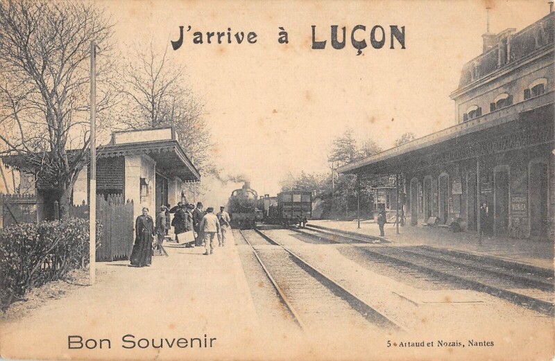 Carte postale ancienne J'Arrive A Lucon - Train