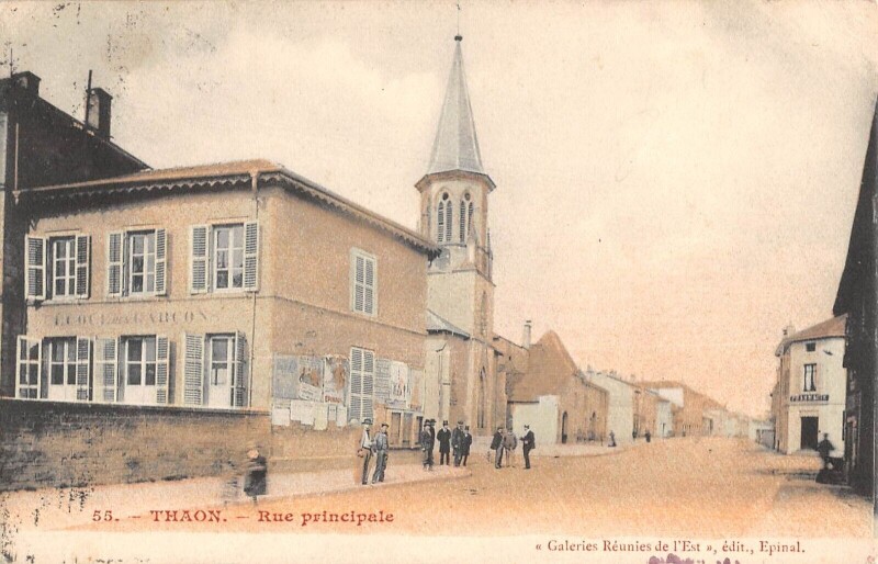 Carte postale ancienne Thaon - Rue Principale