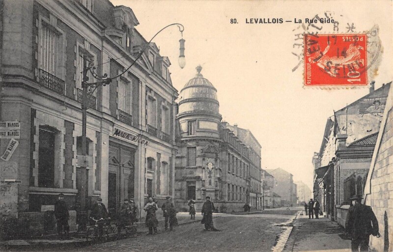 Carte postale ancienne Levallois - La Rue Gide