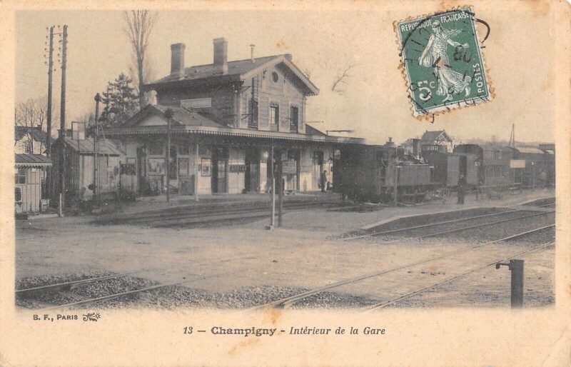 Carte postale ancienne Champigny - Interieur De La Gare - Train