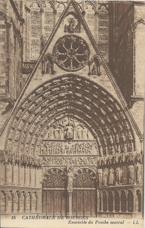 Carte postale ancienne Cathédrale - Ensemble du Porche central à Bourges