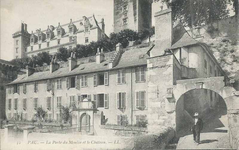 Carte postale ancienne La Porte du Moulin et le Château à Pau