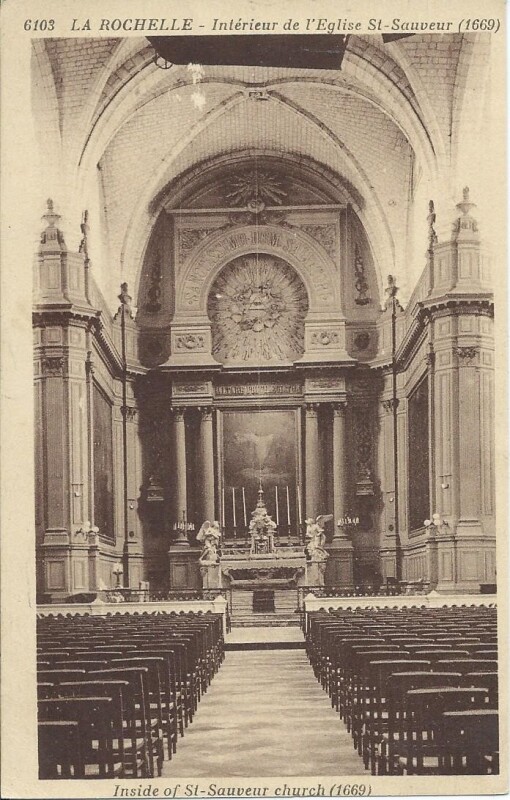 Carte postale ancienne Intérieur de l'Eglise Saint-Sauveur à La Rochelle