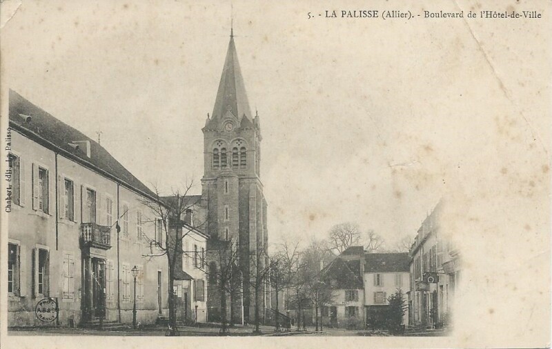 Carte postale ancienne Boulevard de l'Hôtel de Ville à Lapalisse