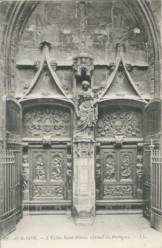 Carte postale ancienne L'Eglise Saint-Pierre (Détail du Portique) à Avignon