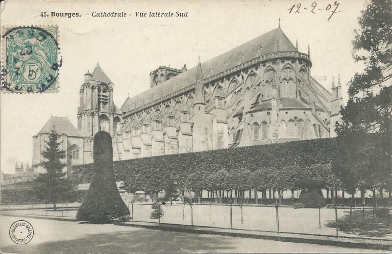 Carte postale ancienne Cathédrale - Vue latérale Sud à Bourges