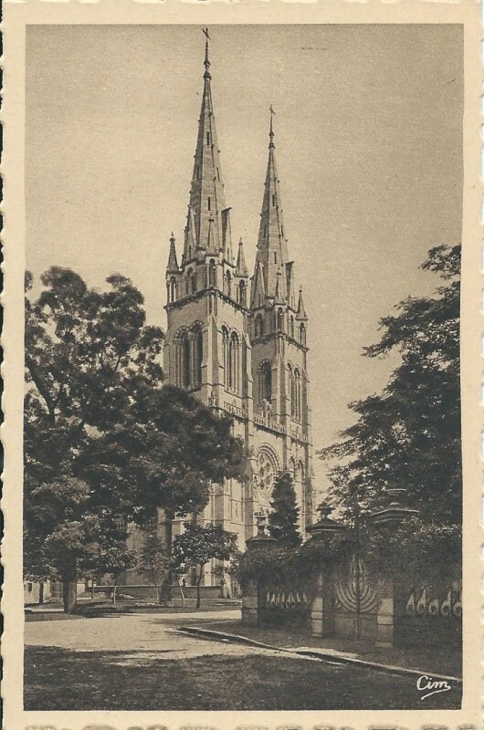 Carte postale ancienne La Cathédrale à Moulins