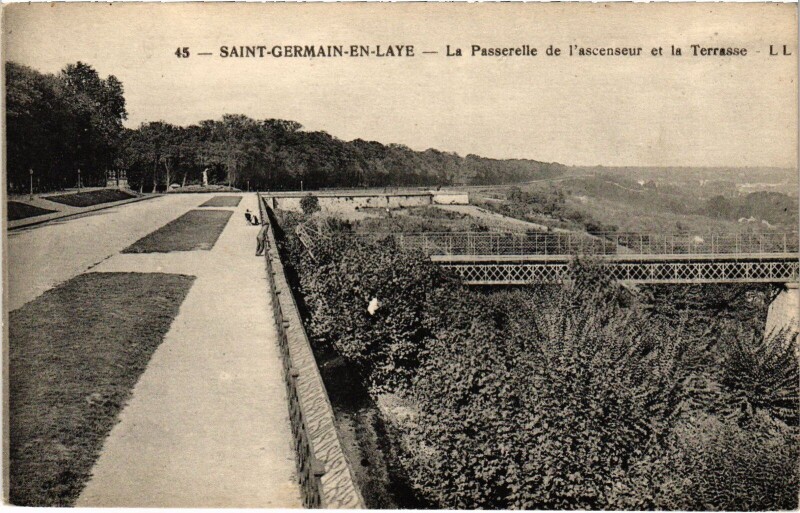 Carte postale ancienne St Germain en Laye La Passerelle de l'ascenseur