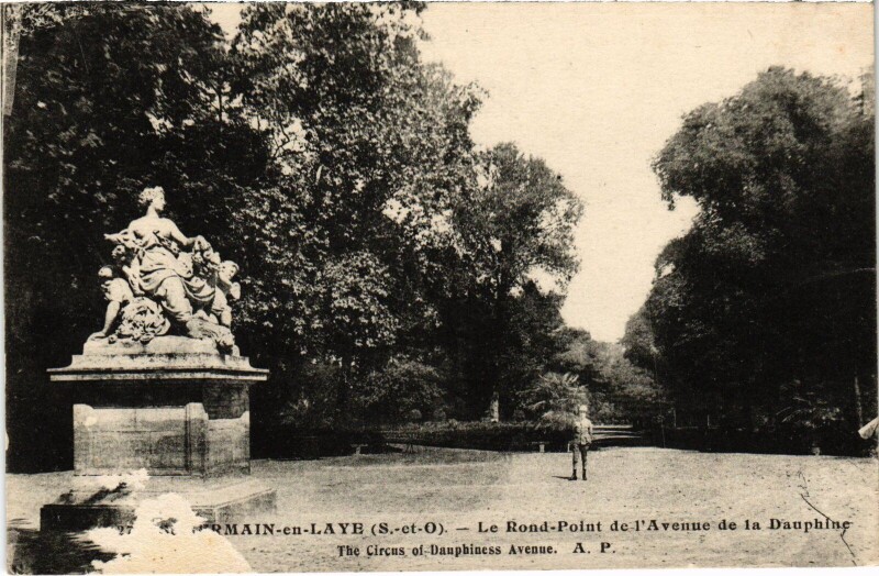 Carte postale ancienne St Germain en Laye Rond Point de l'Avenue de la Dauphine