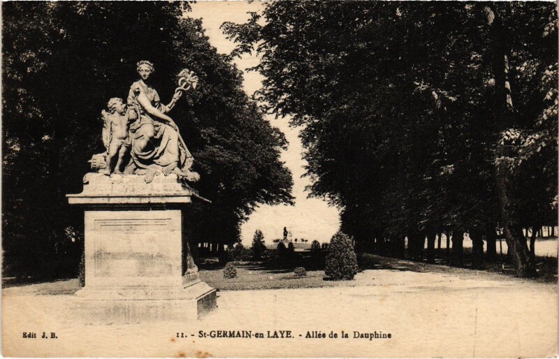 Carte postale ancienne St Germain en Laye Allee de la Dauphine