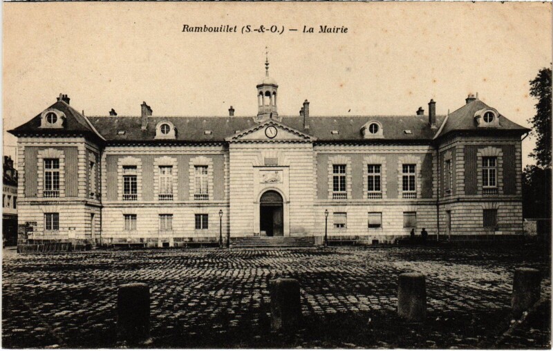 Carte postale ancienne Rambouillet La Mairie à Rambouillet