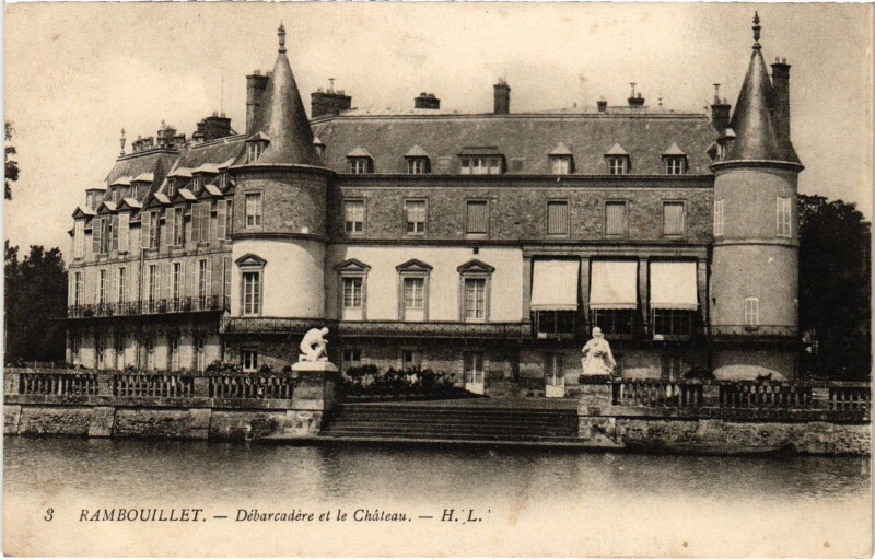 Carte postale ancienne Rambouillet Debarcadere et le Chateau à Rambouillet