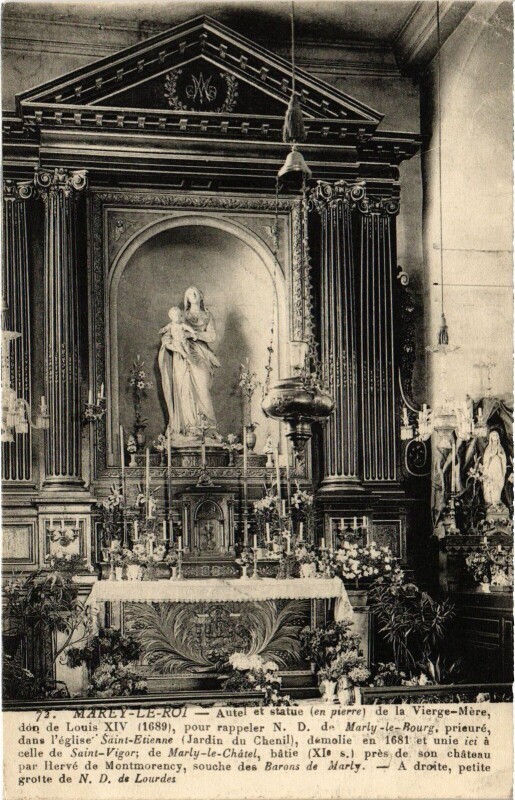 Carte postale ancienne Marly Autel et Statue de la Vierge Mere